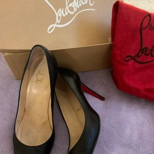 Simple leather red sole pumps. Size 6